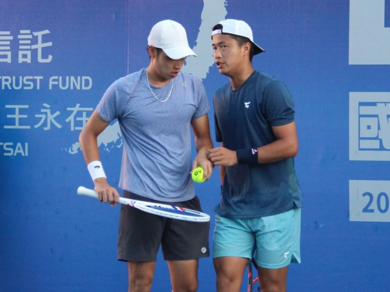 李冠毅林南勳雙打臺灣內戰勝出晉四強。網球協會提供