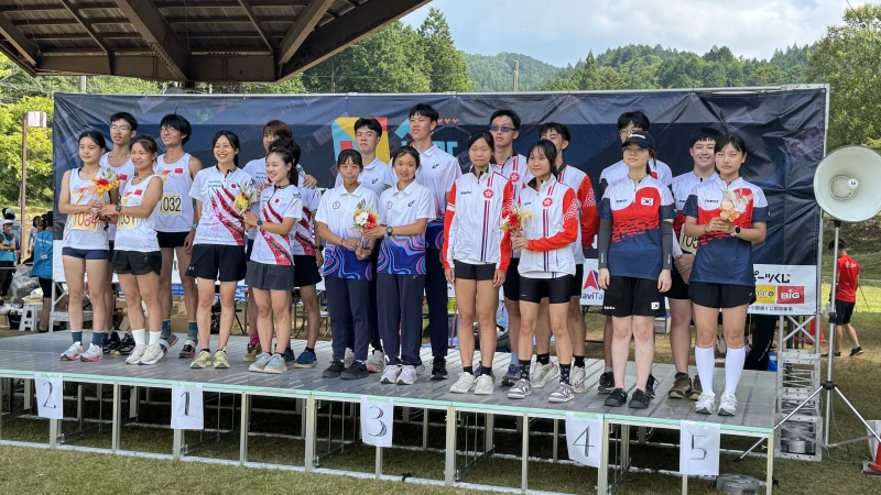 中華隊楊天筆、李怡農、林芸任、李佳蘋在20歲組奪下銅牌。定向越野協會提供