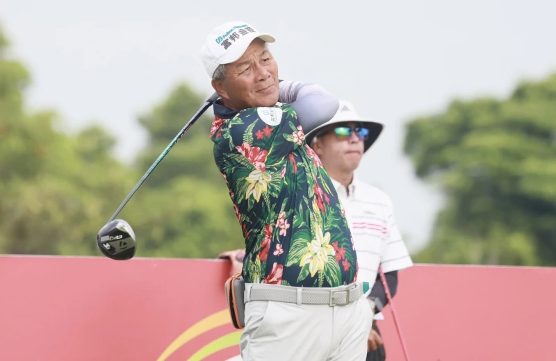 第一回合盧建順64桿以-8暫列第一。鍾豐榮攝影