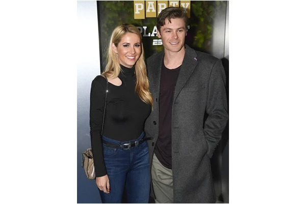 《ESPN》女記者勞拉（Laura Rutledge，左）和丈夫、前大聯盟球員喬許（Josh Rutledge）。法新社
