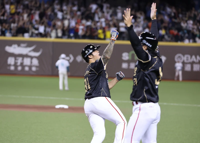 林智勝開轟。記者李天助攝