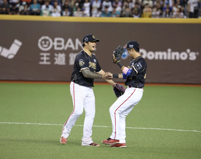 郭嚴文、林智勝二遊搭檔重現。記者李天助攝