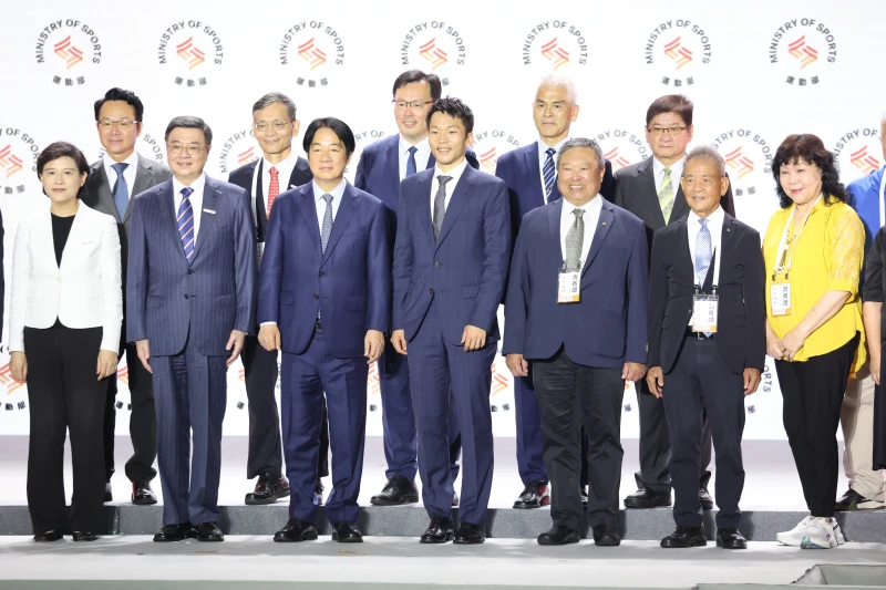 運動部成立，台灣體壇大老合照。李天助攝