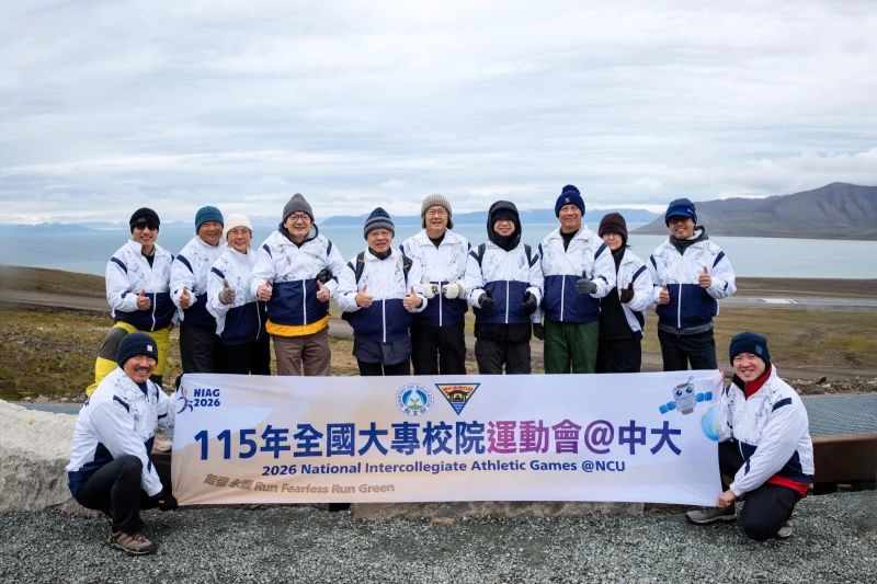 115 年全大運聖火團隊在北極完成聖火引燃壯舉。照片體育室提供