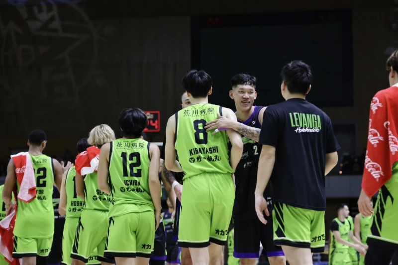 新竹御嵿攻城獅與姐妹隊伍北海道Levanga進行交流賽。官方提供