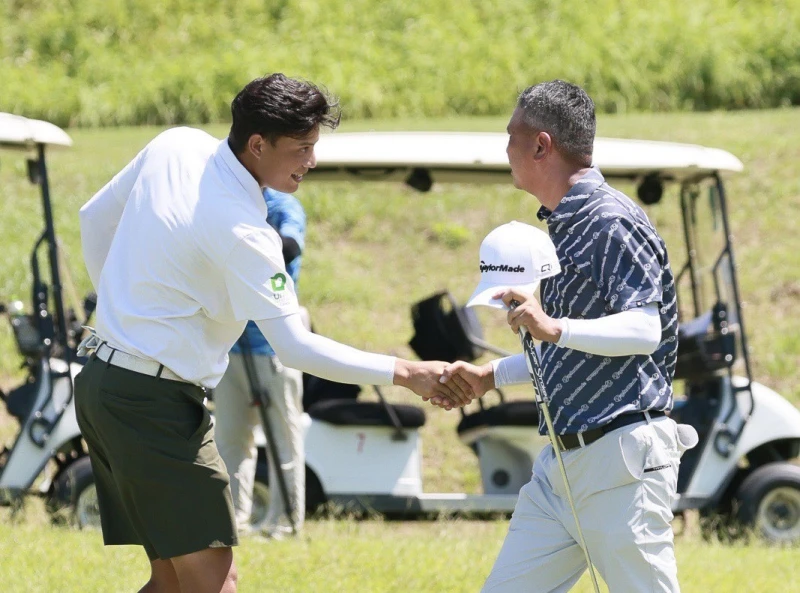 沙比亞特.馬克(左)和呂偉智進行延長賽。鍾豐榮攝影