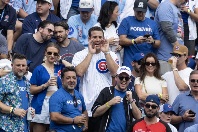 前大聯盟球星里佐（Anthony Rizzo）竟然漏接巴列斯特羅斯（Moisés Ballesteros）打來的全壘打。法新社