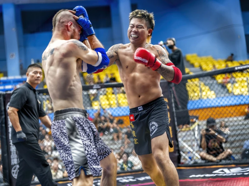 葉俊宏（右）招式多元相當適合髒拳規則。大會提供