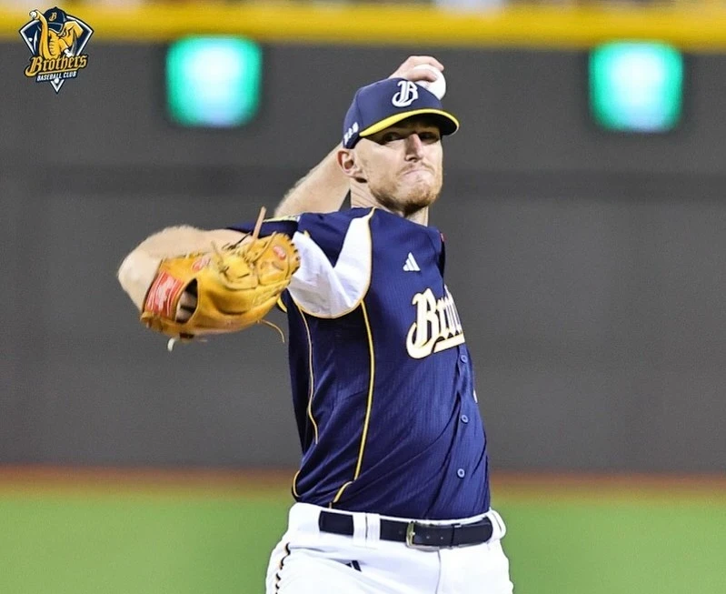 中信兄弟左投李博登上陣，防禦率2.192，戰績4勝3敗，投65.2局、48K、WHIP 1.187。資料照片