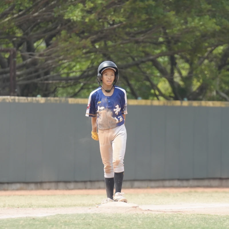 周彥成在三壘上一臉不可置信。大會提供