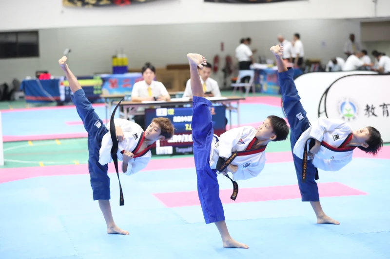 花蓮市中正國中王晨宇王睿霖游泓恩摘金。大會提供