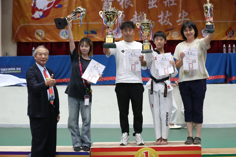 國小組男子團體前四新竹縣新埔國小(中)奪冠。大會提供