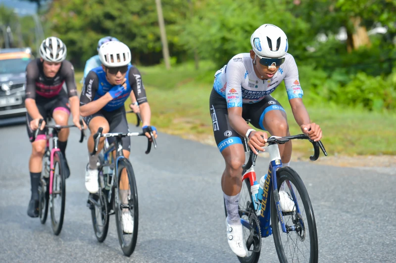 _在鏖戰近三分之一場比賽後，終於確立Adrien Maire(RKT)、Muhammad Nur Aiman Bin Rosli(TSG)、Nate Hadden(STG)和松井丈治(ART)4人的突圍集團。圓創運動行銷提供