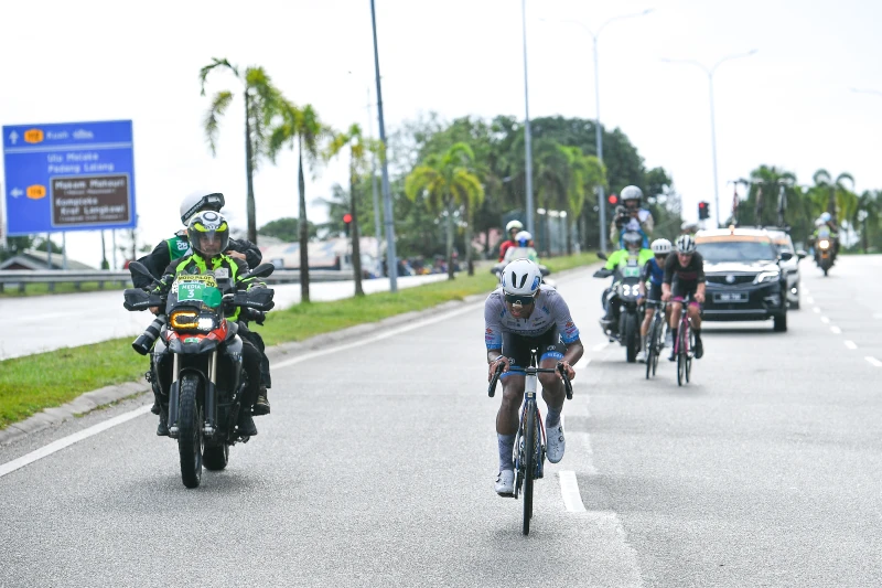 Muhammad Nur Aiman Bin Rosli和松井選手在途中衝刺點各有減秒進帳，但在突圍4人提前分裂的情況下，大馬冠軍率先成為亞洲冠軍的熱門人選。圓創運動行銷提供