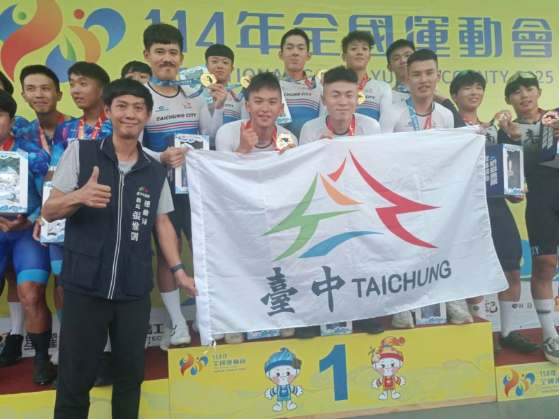 台中市用八人輪番在男團追逐賽中登場。詹健全攝
