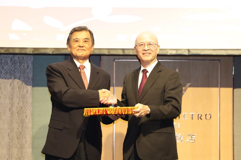 中華文化教育暨體育交流促進會理事長由前體育署長何卓飛接任。官方提供