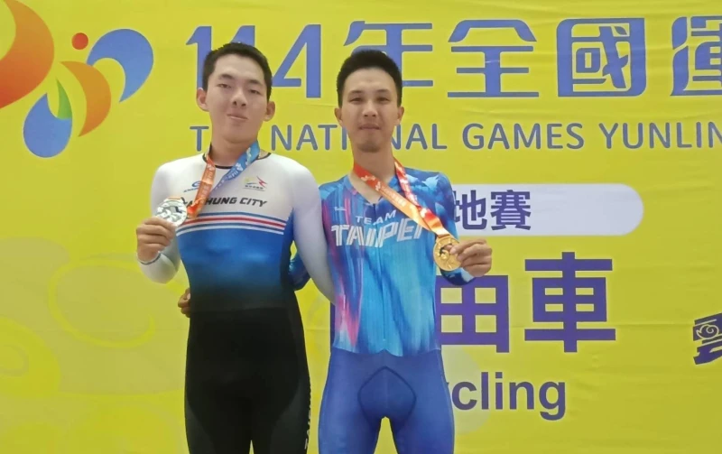 杜志濠(右)與李靖峰雙雙打破個人追逐賽全國紀錄。詹健全攝