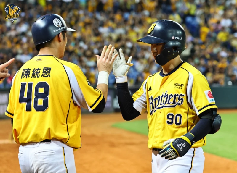 陳統恩、江坤宇。中信兄弟提供