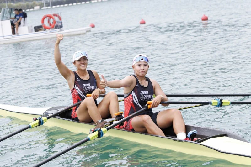 新北市温鏡央(前)張竹榮獲114全運會划船女子組雙人雙槳金牌。新北市政府體育局提供