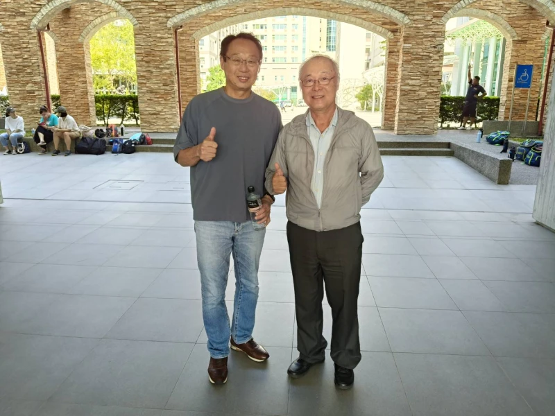岡田武史(左)有意與麗臺科技盧崑山在花蓮長期合作。王翔攝