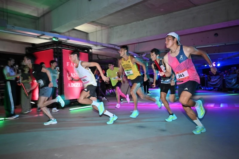 adidas攜手北中南十五個跑團齊聚夜間停車場賽道飆速以分組接力形式展開繞場衝刺。官方提供