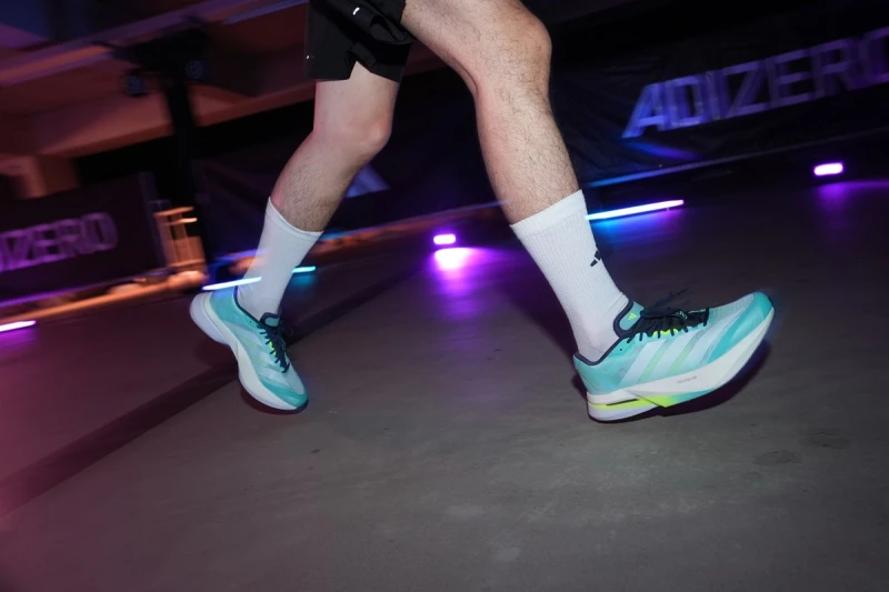 adizero Boston 13聚焦於柔軟回彈舒適升級兩大核心，升級幫助跑者於備賽中穩定推進。官方提供