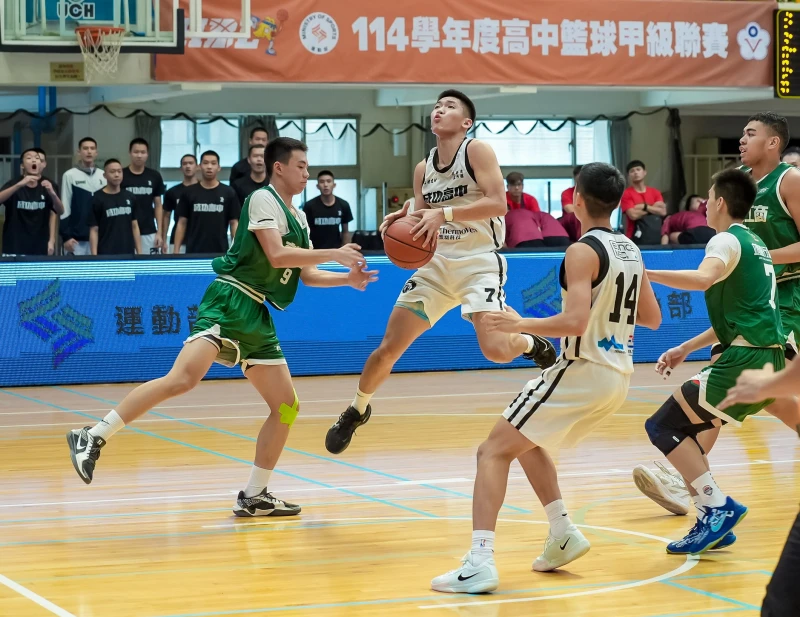 成功蔡竣泰30分。高中體總提供