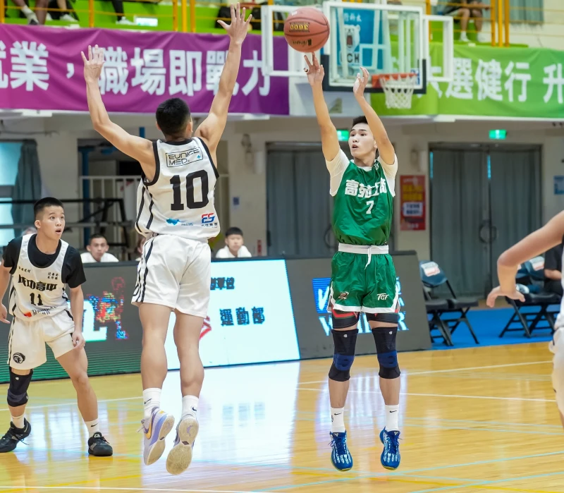 方旻顥3度抽筋後帶11比0攻勢高苑戲劇首勝。高中體總提供