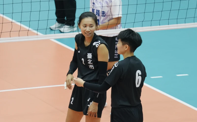 張瓈文(左)回到台灣終於可以用中文跟隊友對話。沈明熜攝