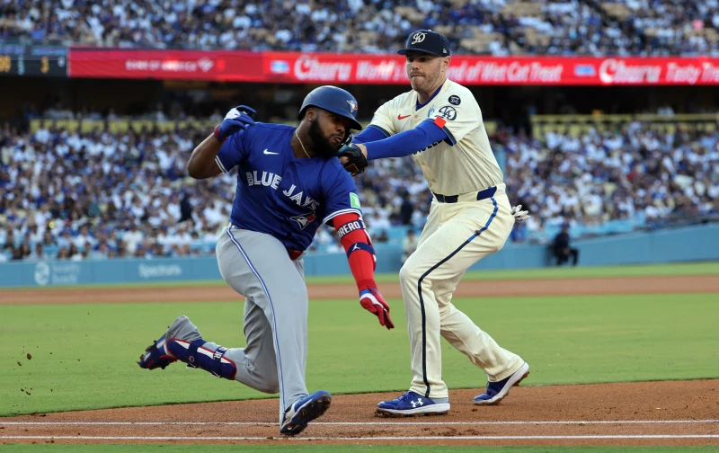 小葛雷諾（Vladimir Guerrero Jr.，前）與弗里曼（Freddie Freeman）都來自加拿大。法新社