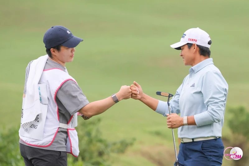 曾雅妮第一回合目前打完14洞抓了六鳥無博忌的成績暫並列領先。Tlpga／葉勇宏攝