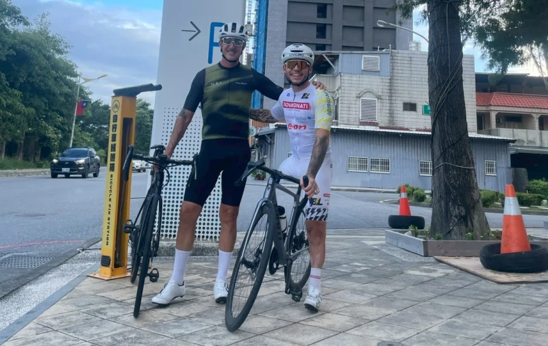 義大利肢障選手Andrea Pusateri右來台挑戰臺灣KOM太平洋經典賽。中華民國自行車騎士協會提供