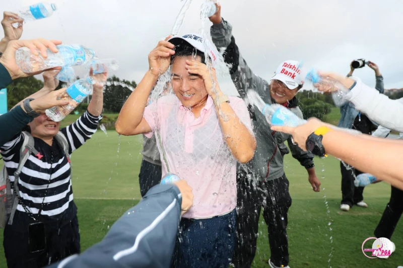 世界球后曾雅妮闊別4291個日子之後再度獲勝,同時也是她生涯第7座歐巡冠軍盃。 大會提供