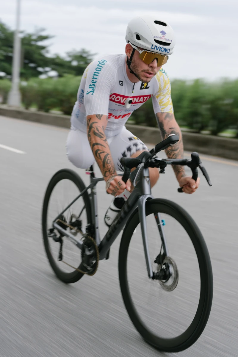 義大利肢障車手Andrea Pusateri順利完賽。中華民國自行車騎士協會提供