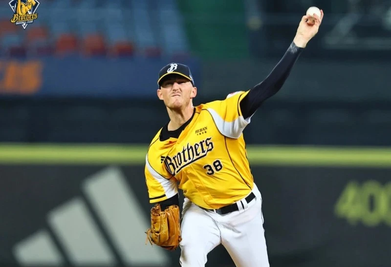 李博登例行賽戰績7勝3敗,防禦率1.94,其中對樂天先發3場全勝。資料照