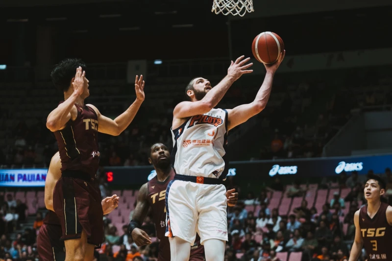 領航猿前台灣歸化球員阿提諾攻下全隊最高19分。JIM攝