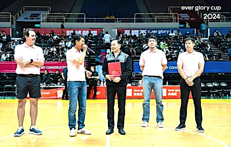 獲長耀盃最佳貢獻獎。籃球名人堂提供