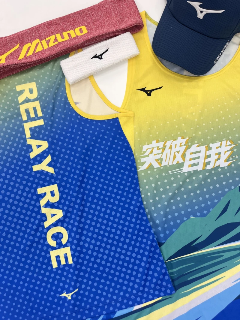 美津濃以100%保特瓶回收紗打造專屬環保跑衣。官方提供