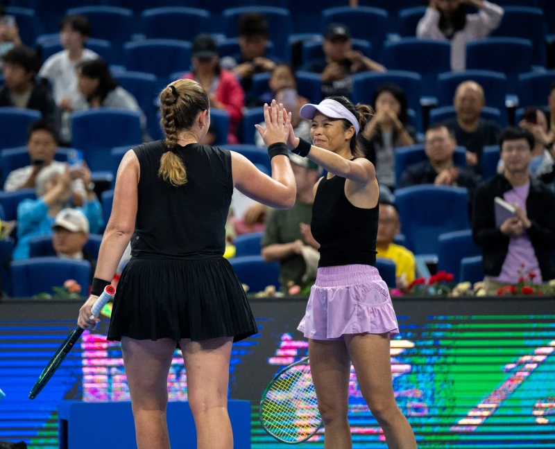 謝淑薇／奧絲塔朋科（Jelena Ostapenko，拉斯維亞）組合打下WTA年終賽首勝。法新社