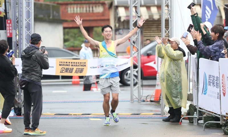 華碩電子跑完最後一棒進場。詹健全攝