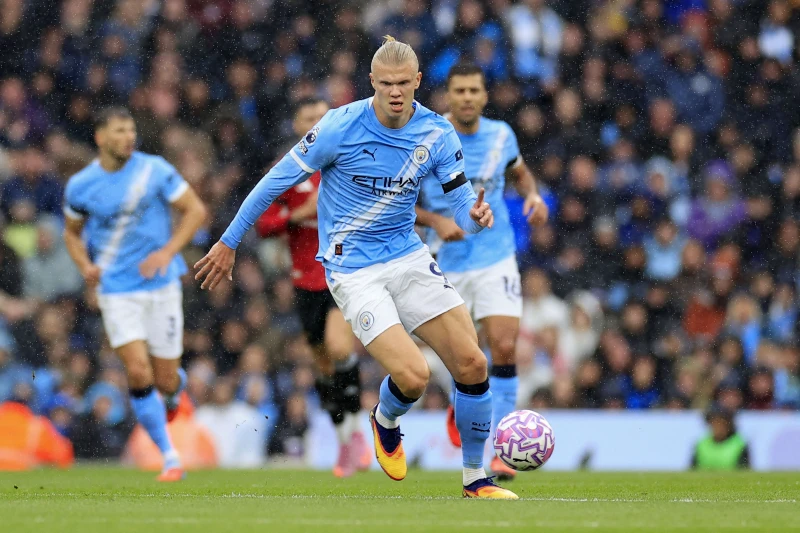 曼城主場龍氣勢正盛，防守穩、進攻炸、心理優勢滿滿。法新社