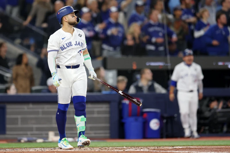 多倫多藍鳥比切特（Bo Bichette）在世界大賽第七戰夯出一發三分砲。法新社