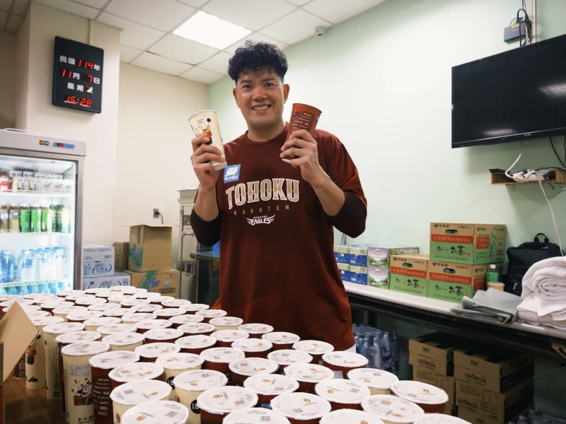 宋家豪買珍珠奶茶請隊友享用。悍創運動行銷提供