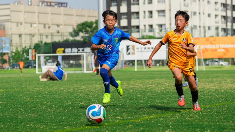 小不老足球俱樂部A藍擊敗高雄Attackers Fc黃晉級全國賽。大會提供
