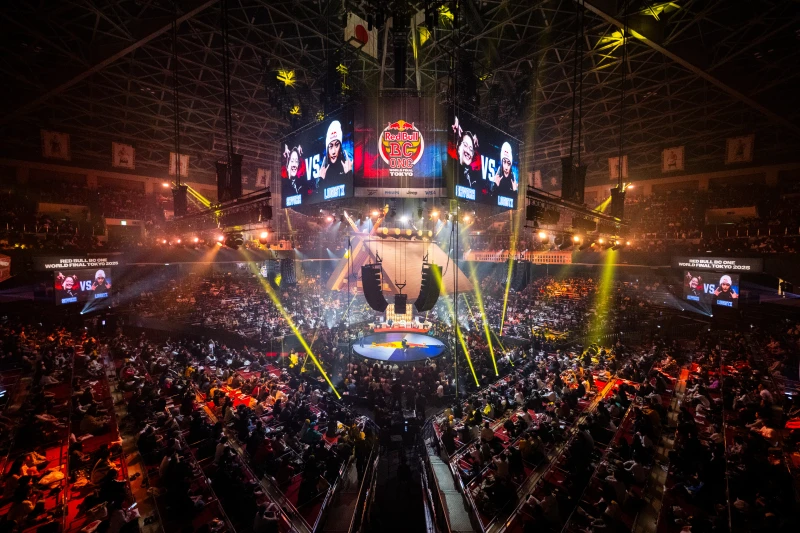 全球霹靂舞界最高殿堂Red Bull Bc One世界總決賽,在超過 7700 名粉絲的觀賽中精彩落幕。Red Bull提供