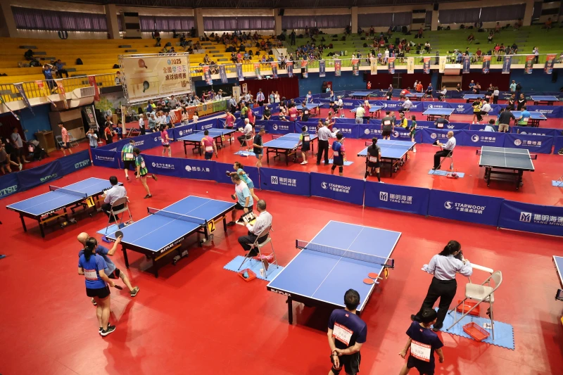 2025全國第16屆「樂活盃」桌球錦標賽在高雄市五甲國小體育館競拍。台灣乒乓球總會 提供