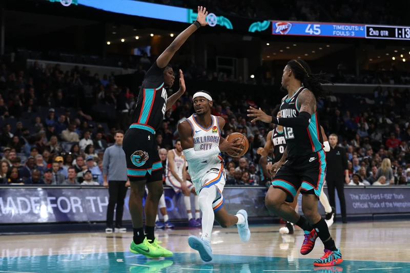 雷霆當家MVP亞歷山大（Shai Gilgeous-Alexander，中）全場35分。法新社