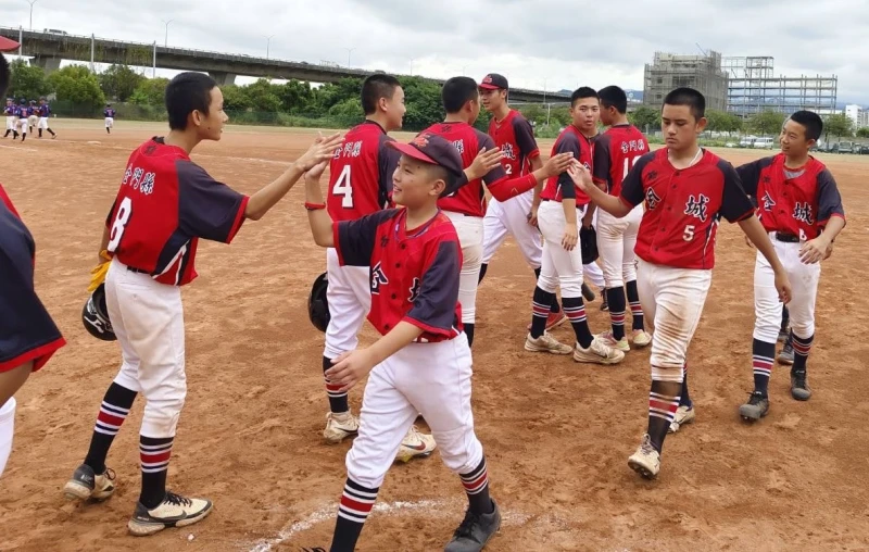 金城靠著彰藝再見觸身球以8比7險勝。大會提供