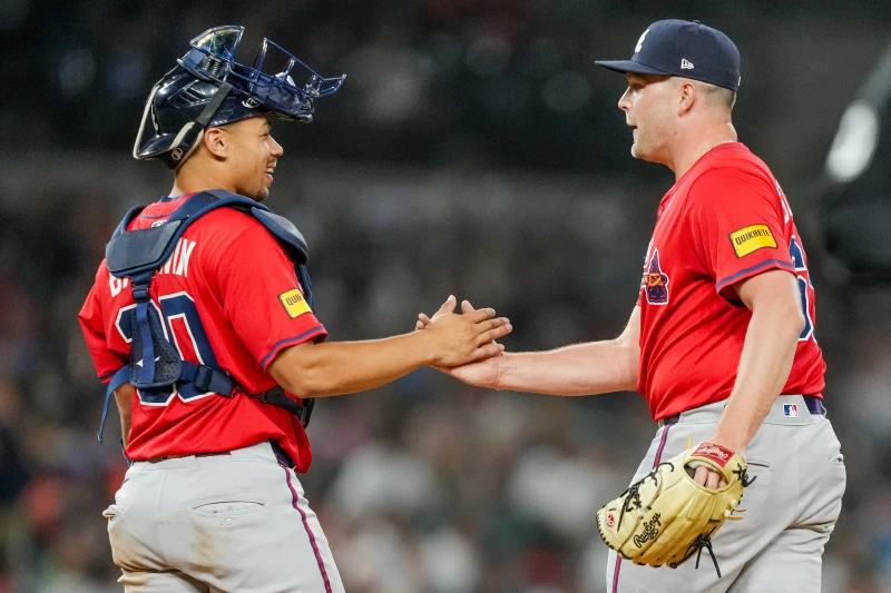 亞特蘭大勇士新人捕手鮑德溫(Drake Baldwin,左)今確定奪下國聯新人王。法新社