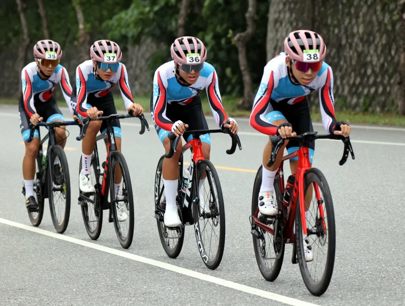 團隊計時賽國中組冠軍台北市大理高中。中華民國自行車騎士協會提供
